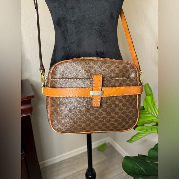 CELINE Vintage Crossbody 🎉(unbranded strap) - Picture 3 of 13